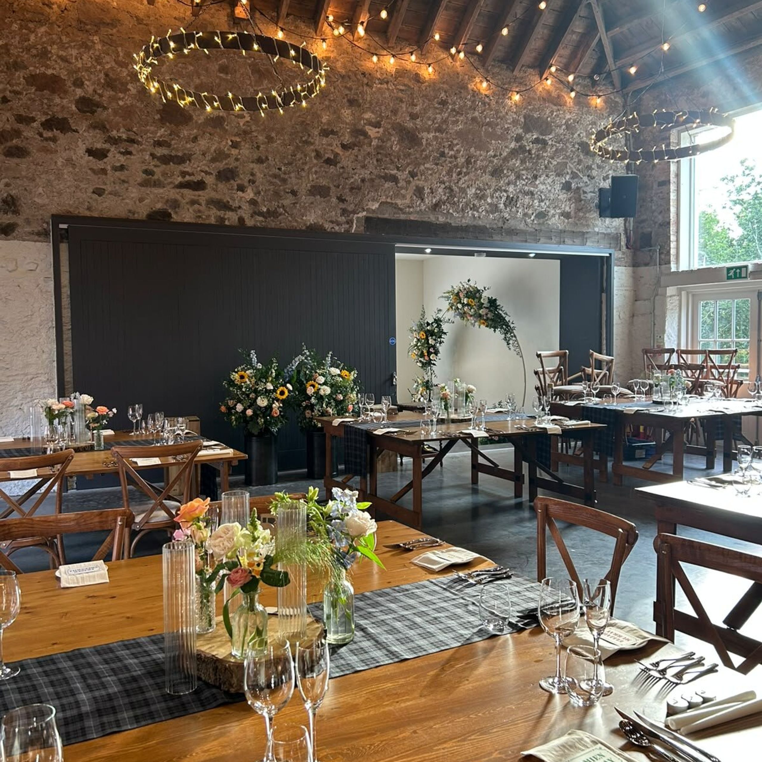 Wedding table dressed in a barn venue in Perthshire, catered by private chef Giuseppe Manzoli