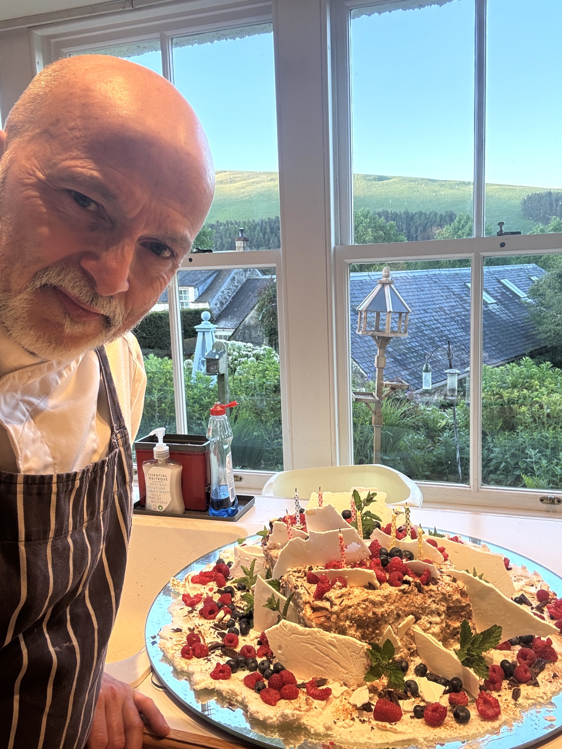 private chef Giuseppe Manzoli Makes a Celebration Cake , Brewland Estate 